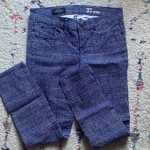 Navy blue and white checkered toothpick pants from j crew. Medium rise size 27